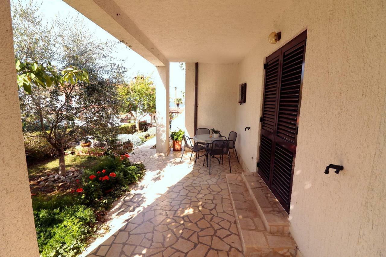 Apartment Draga 17 Njivice Exterior foto